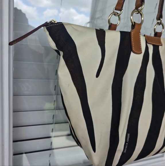 VTG Dooney & Bourke Zebra Print Tote Bag Nylon Leather Trim White Black Brown - Picture 8 of 15